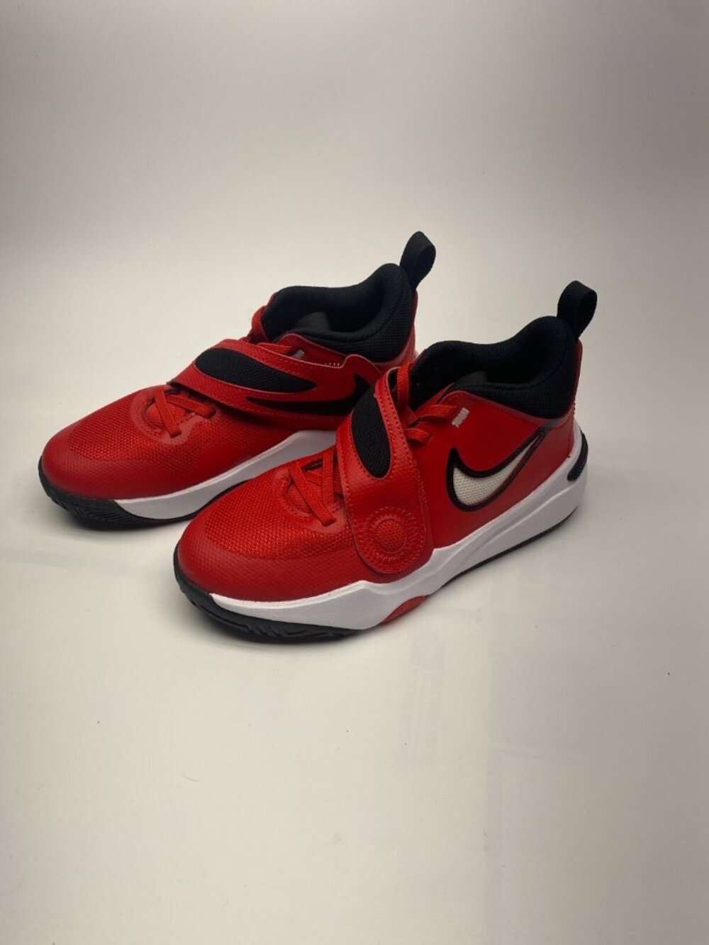 Nike Team Hustle D 11 University Red Black Basketball Sneaker Sz 4.5Y